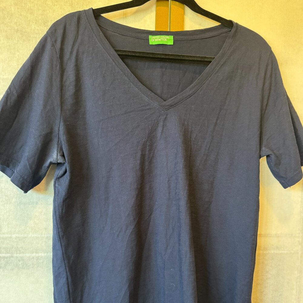 United Colors of Benetton Navy V-Neck Tee – Size L